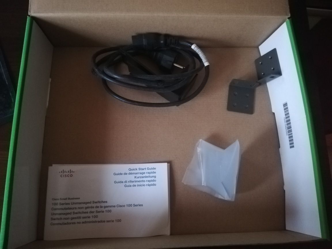 Switch Cisco SF100-16