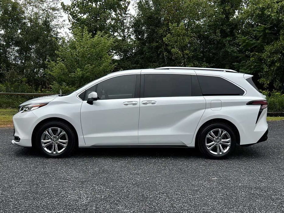 2023 Toyota Sienna Platinum 7-Passenger