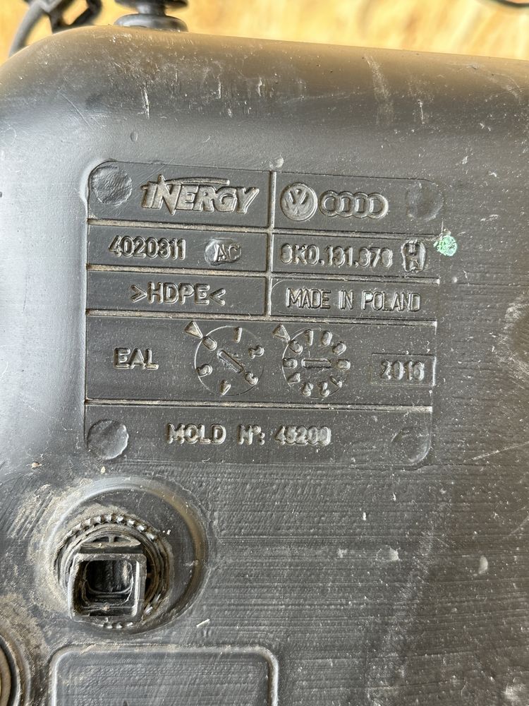 AUDI A4 B8 A5 8T A6 C7 TDI ADBLUE Zbiornik pompa paliwa płynu CNH CNHA