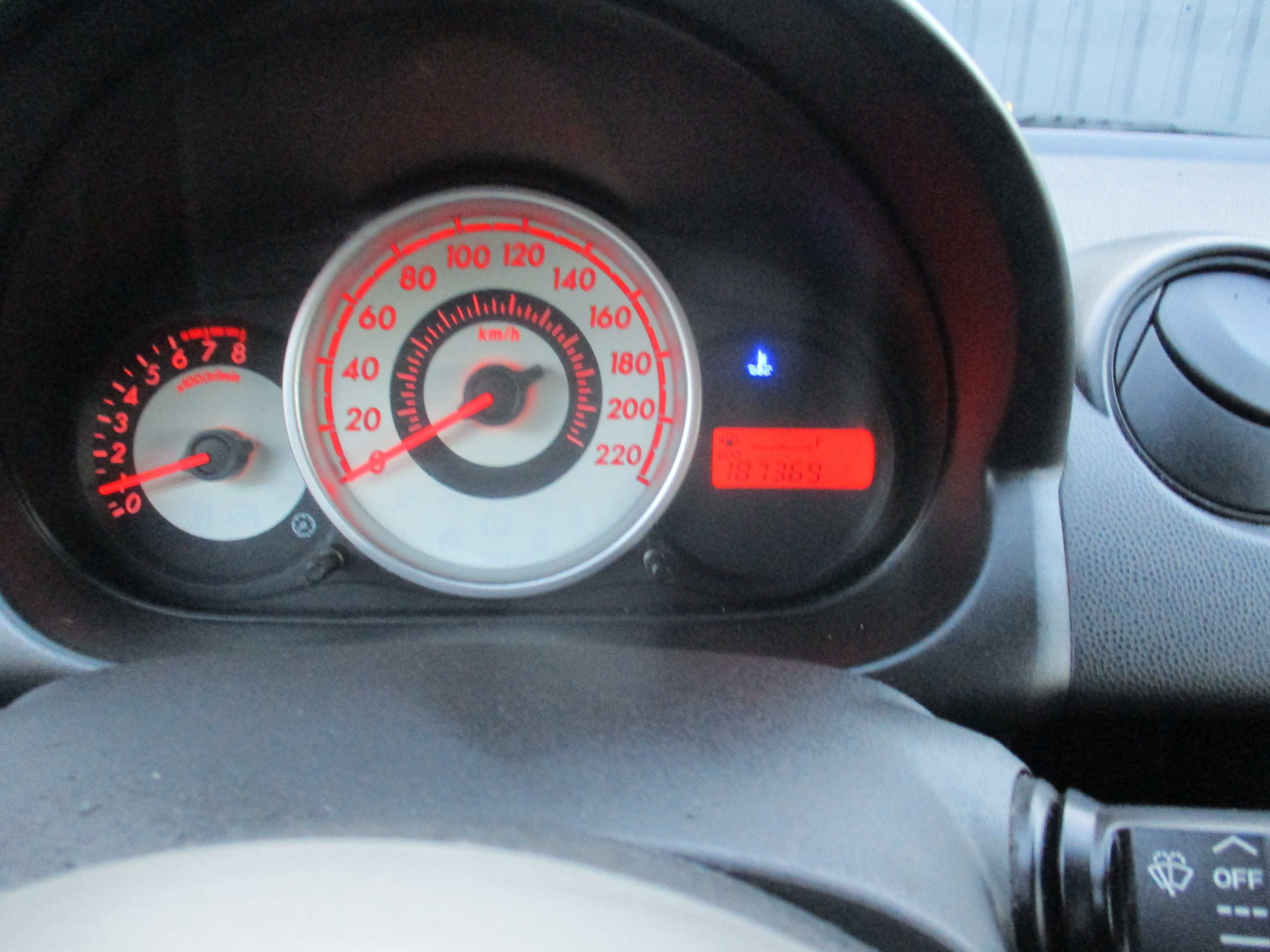 Sprzedam Mazda 2 1,4 75kM 2010 rok produkcji