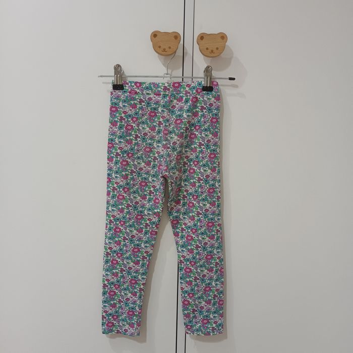 Cienkie bawełniane legginsy 104/110 w drobne kwiatuszki