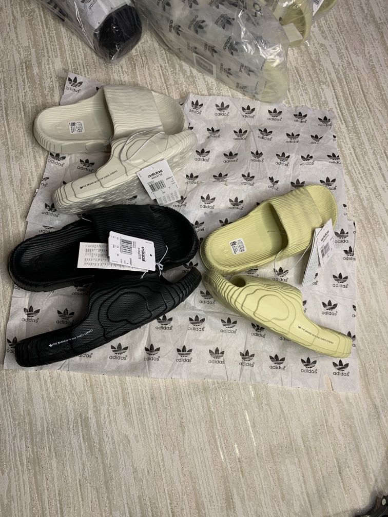 Адідас Yeezy Adilette / шлепки