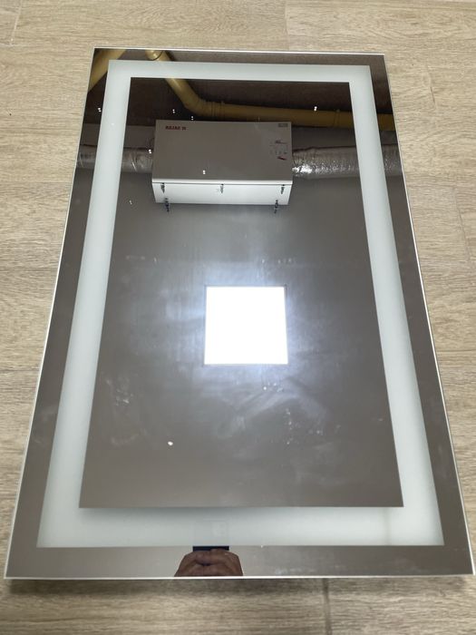 Дзеркало з LED підсвіткою