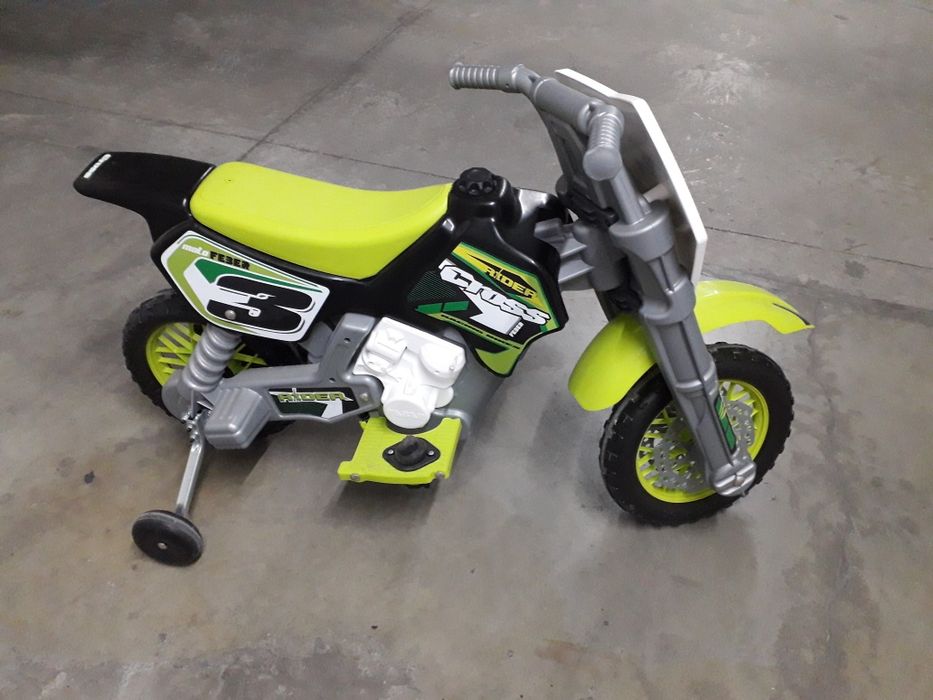 Mota eletrica criança