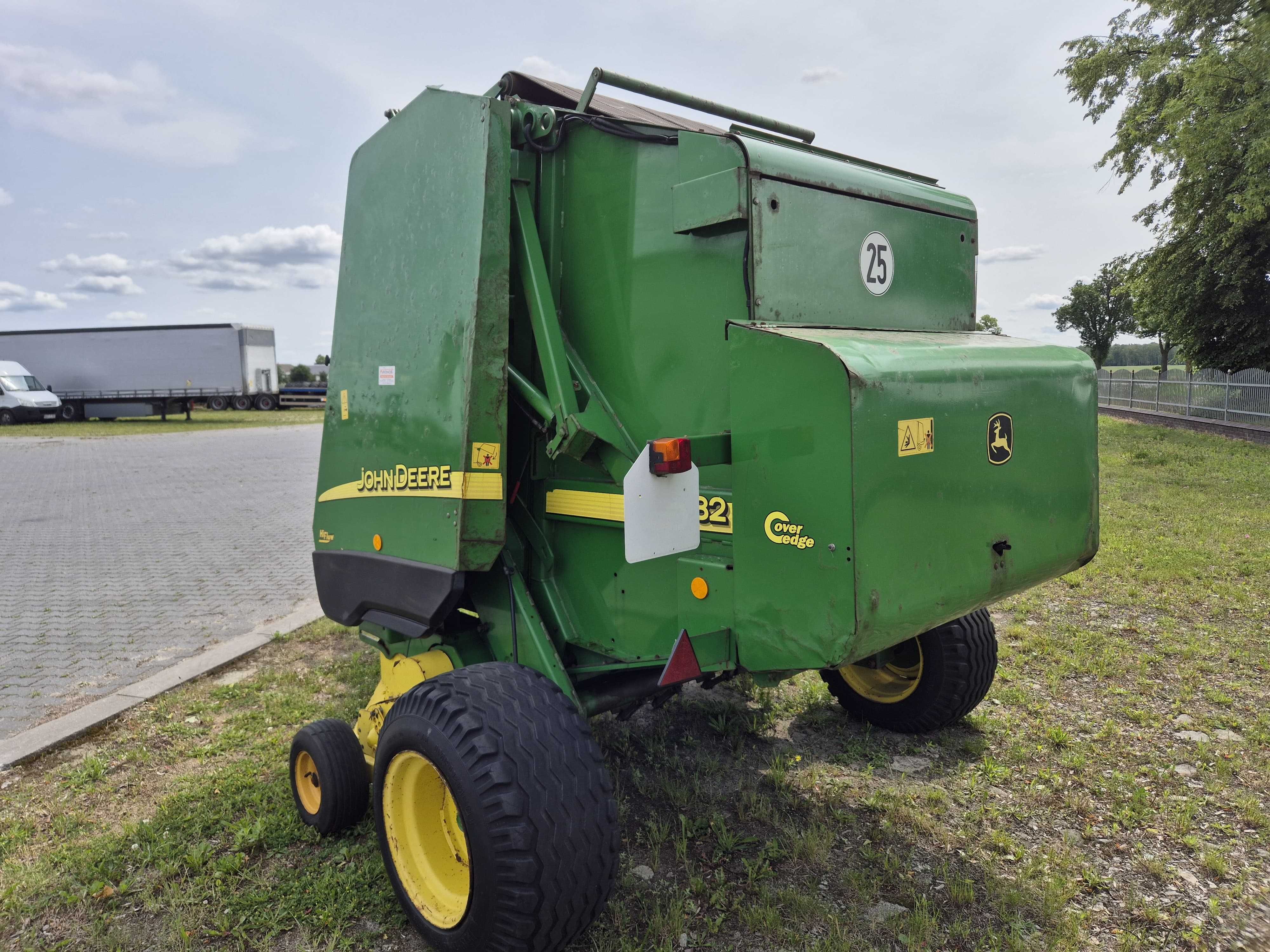 Prasa Rolująca Zmiennokomorowa JohnDeere 582