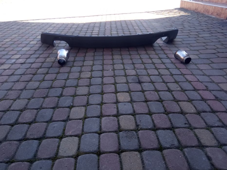 Губа - дифузор заднього бампера Шевроле Камаро 16 - р.в. на 2 насадки