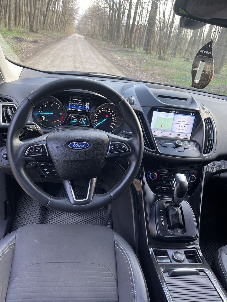 Автомобиль Ford Kuga 2019