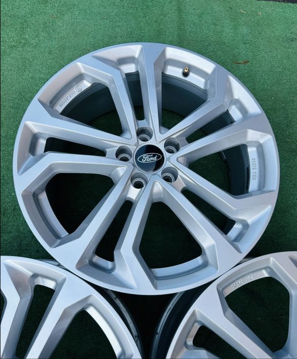 Диски 5/108 R19 Ford 8J ET42.5 dia-63.4 Dezent Germany