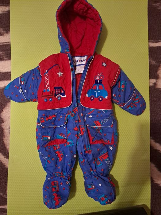 Комбінезон H&M осінь / зима на 9-12 місяців ідеальний стан.