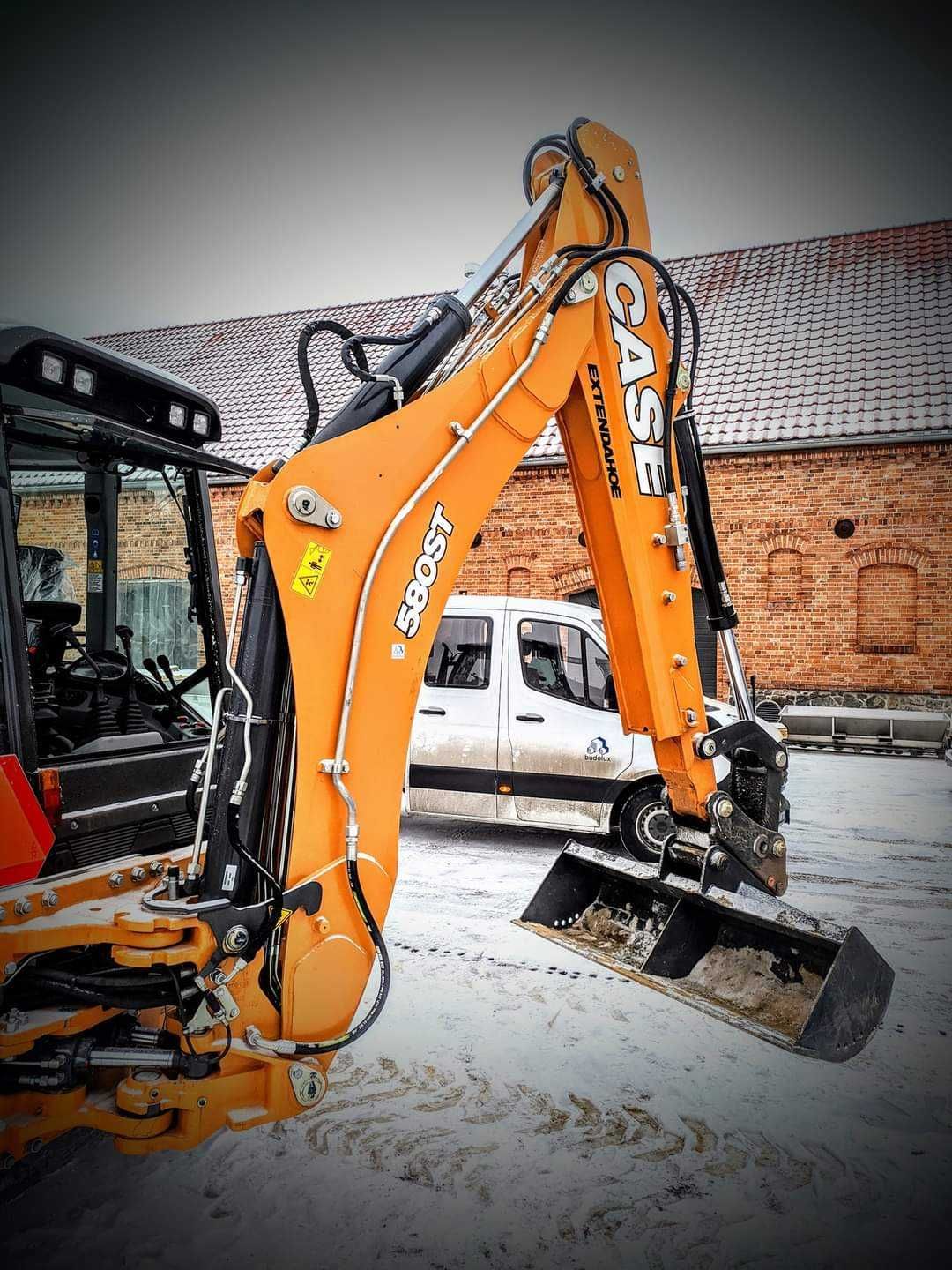 Sprzedam Koparko-ładowarkę CASE 580 ST z młotem