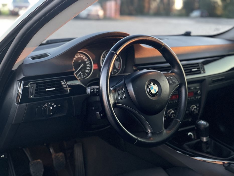 Продам бмв е92 335i