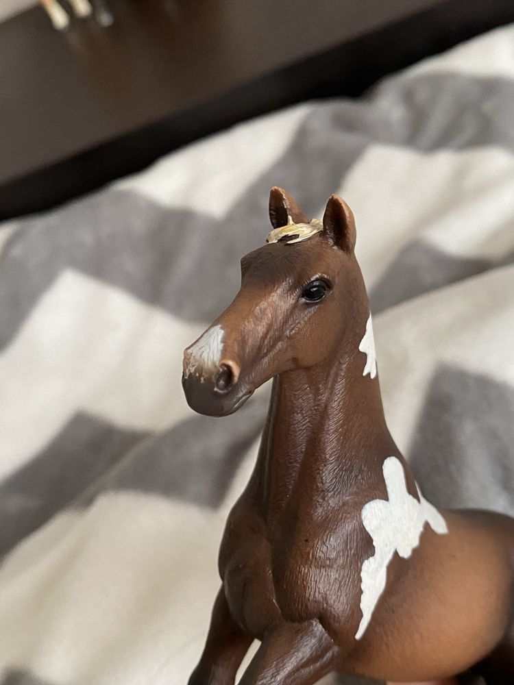 Schleich koń Konie Ogier rasy Trakehner