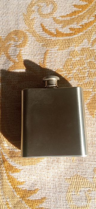 Piersiówka ze stali nierdzewnej