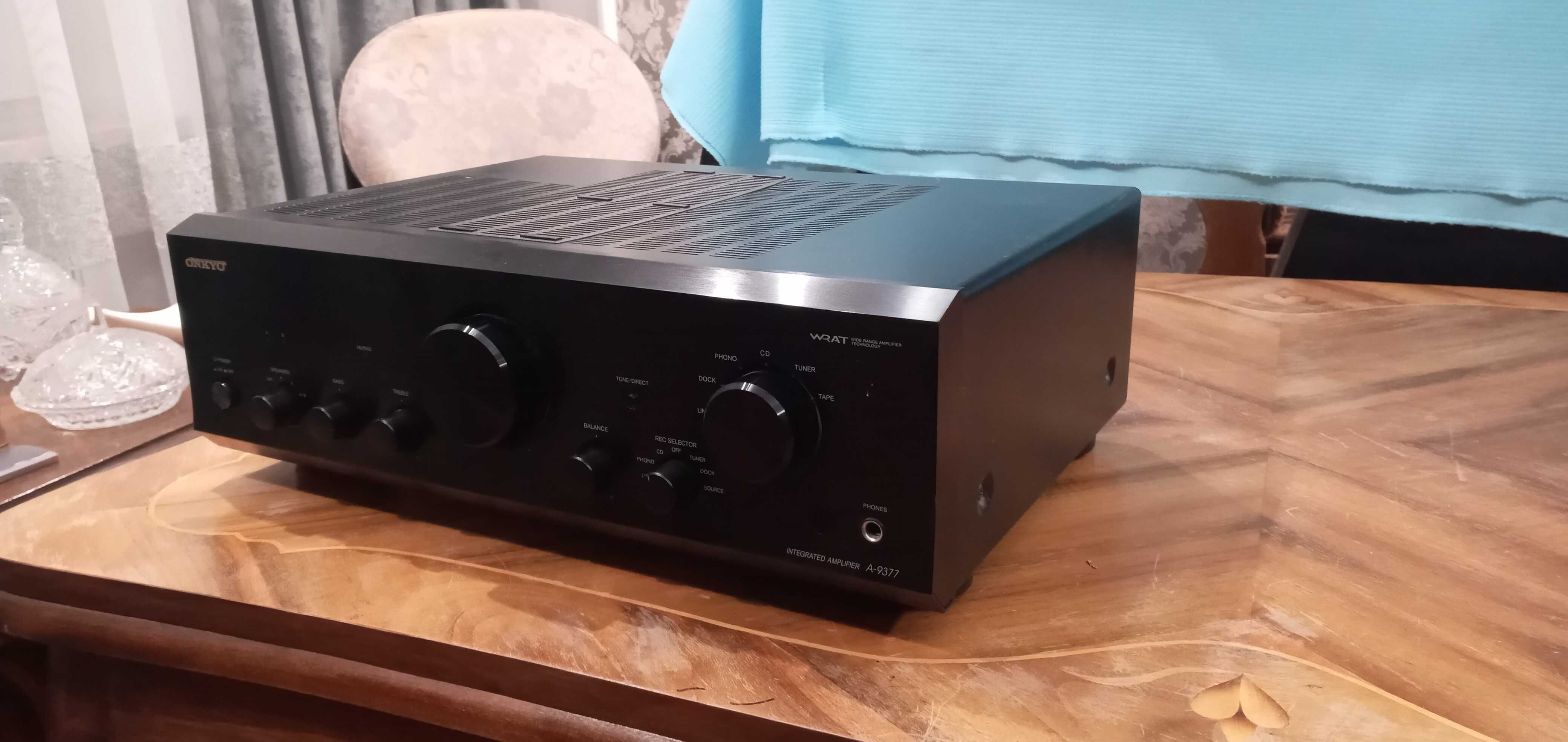 Підсилювач фірми  Onkyo A-9377.