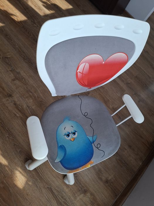 Fotel obrotowy dla dziewczynki