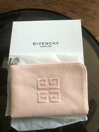 Рожева косметичка Givenchy