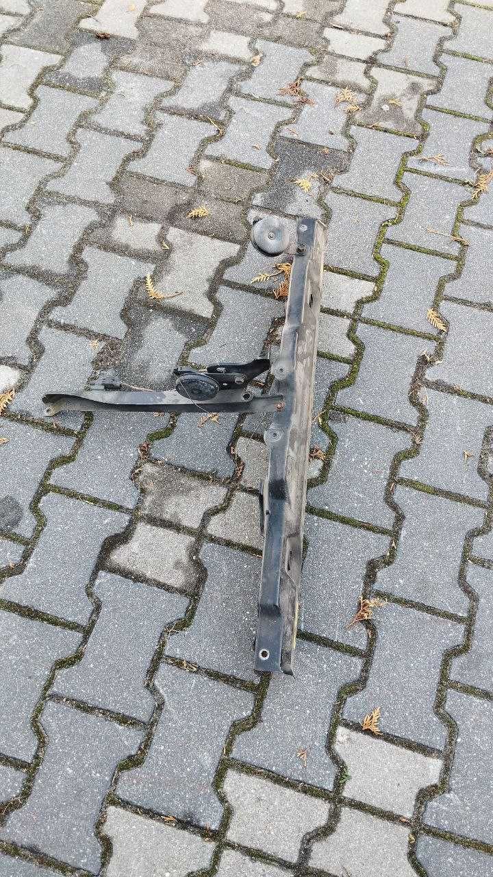 Pas przedni górny wzmocnienie czołowe Toyota Prius 20