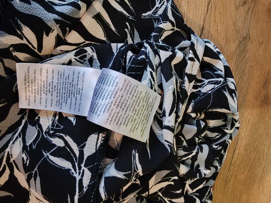 Lekka wizytowa sukienka Zizzi rozmia ok 46/48 poliester/elastan listki