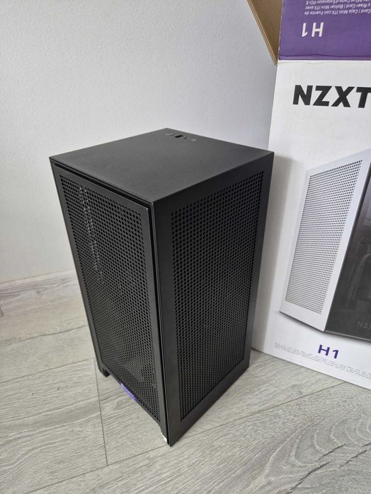 mini-ITX корпус NZXT H1 Black з блоком живлення NZXT 650W GOLD +райзер