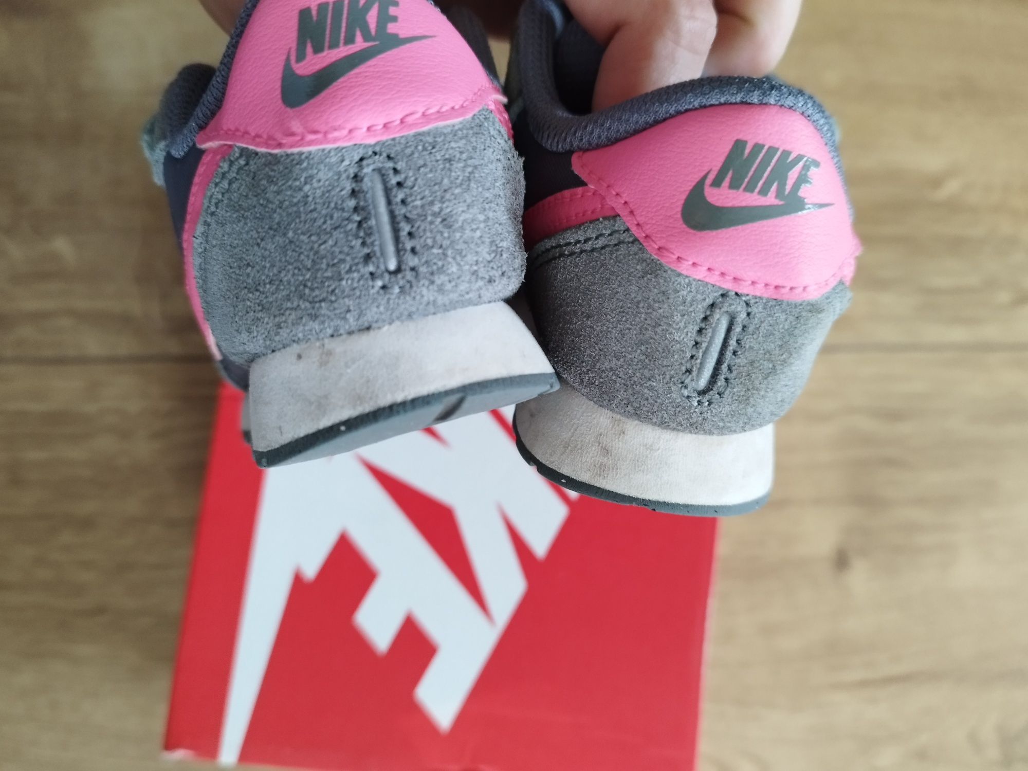 Nike dziewczęce, rozmiar 23,5 (13 cm)