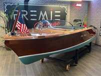 Chris Craft CAPRI 19