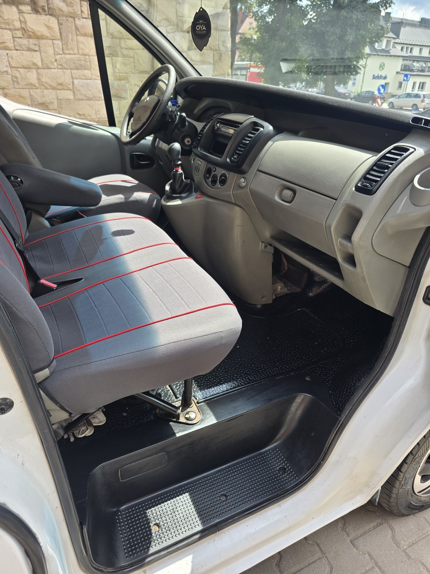Renault trafic 2010 r 2.0 d 9 os long
