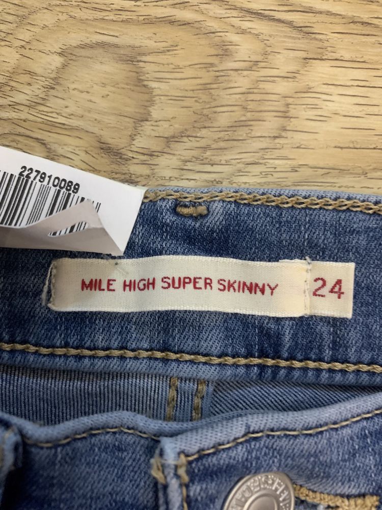 Продам нові джинси для дівчини