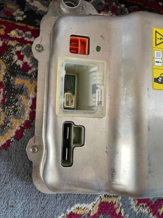 Чарджер тесла 3 з батареї 75кв