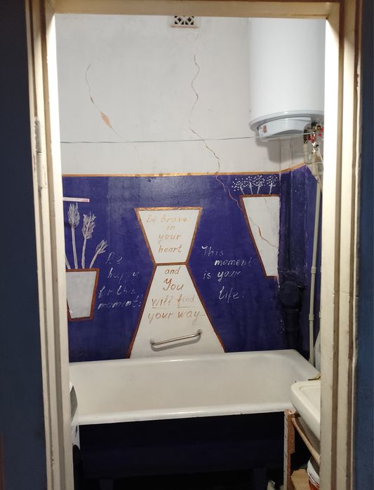 Продам 2-ком.кв.Сталинку в Центе по главному п-т Свободы