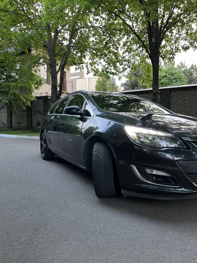 Opel Astra 2015p 1,6 cdti