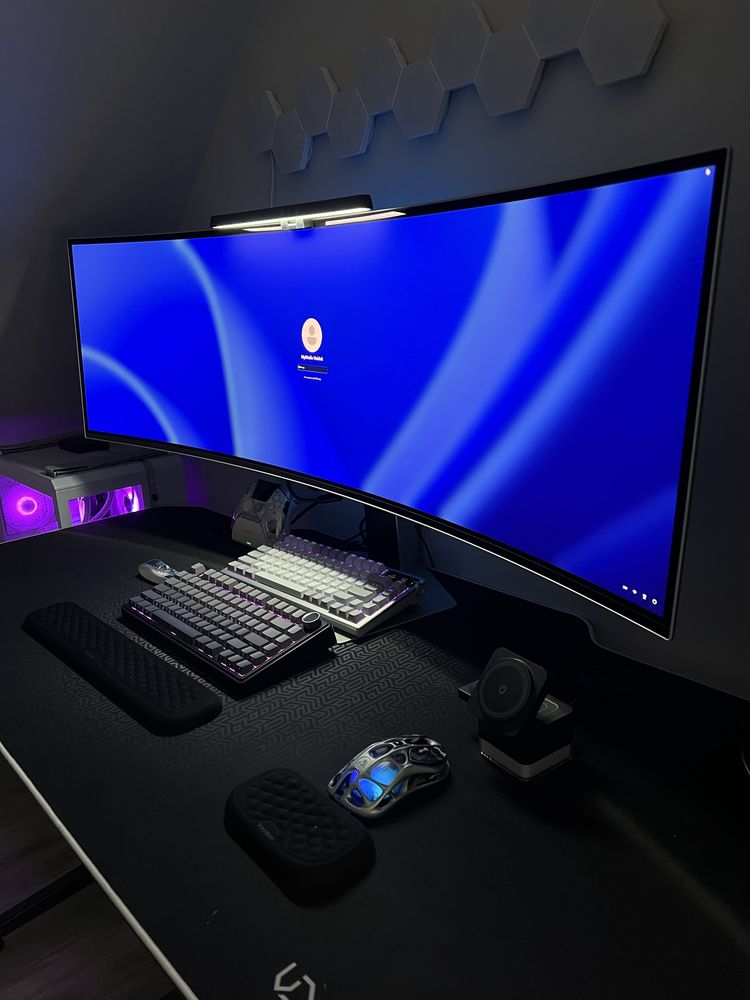 Samsung Odyssey OLED G9 49” – Ultra szeroki monitor
