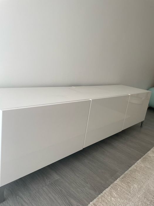 Consola modelo Besta IKEA