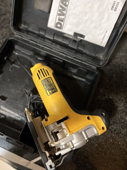 Serra tico tico dewalt 333K