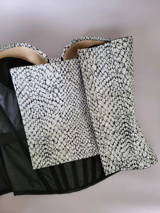 Корсет змія з гарною утяжкою