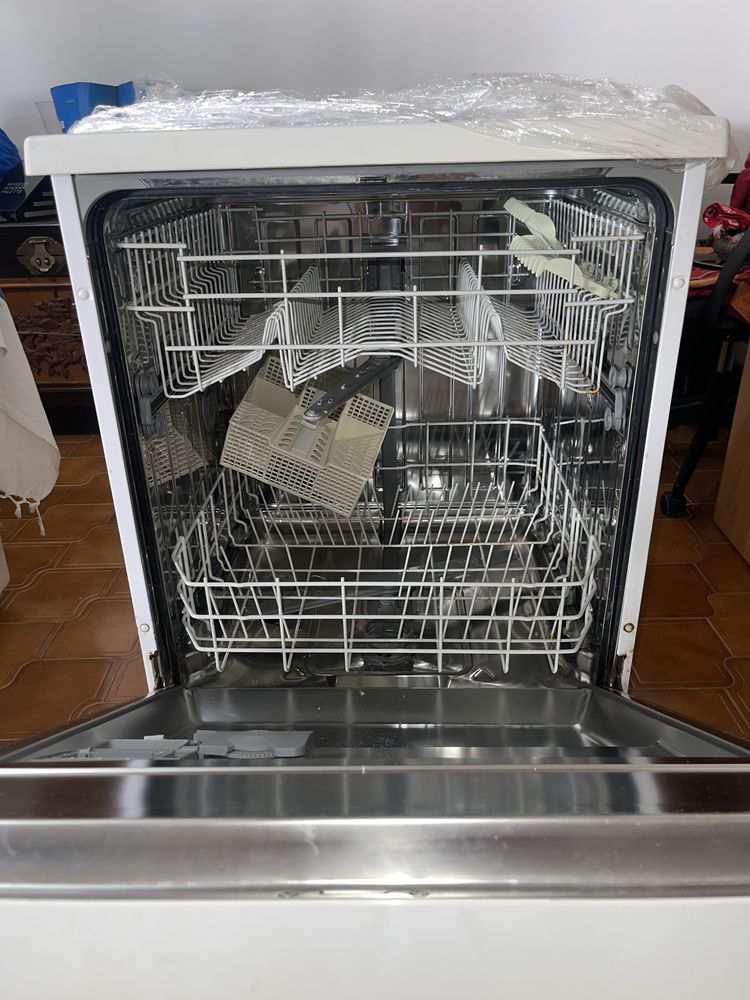 Máquina de lavar louça KUNFT