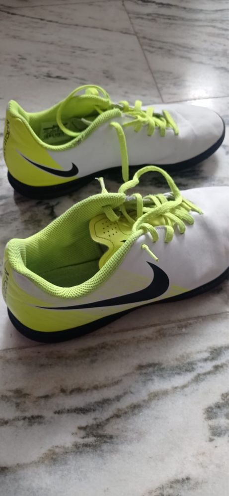 piłkarskie buty Nike dziecięce 38