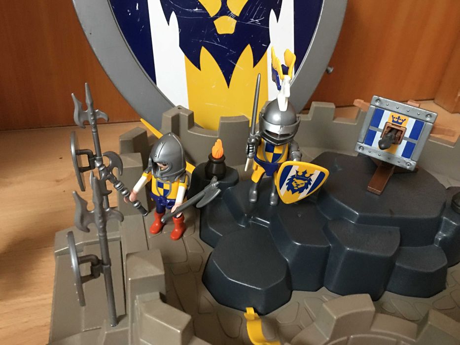 Playmobil Set 5864 - Cavaleiros / Castelo / Escudo