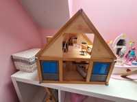 Domek drewniany dla lalek z wyposażeniem marki Playtive 3+
