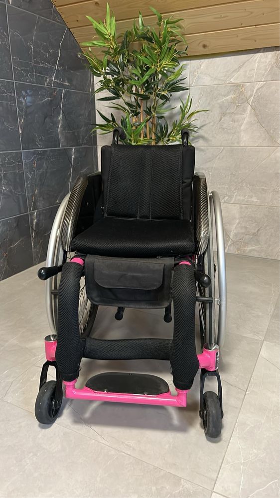 Wózek inwalidzki specjalny dla dziecka