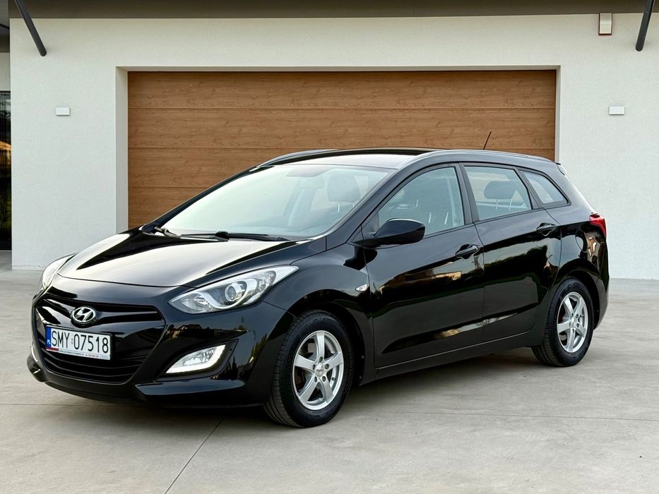 Hyundai I30 Hyundai i30 1.4i 100 km 2014 r Klimatyzacja Ledy + Koła Zima 140 000