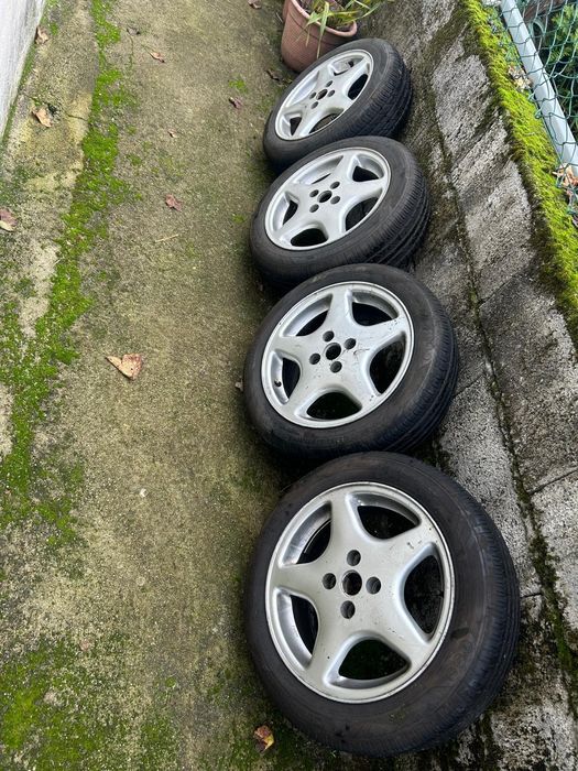 Jantes 15 4x100 (2 pneus novos 2 bons)