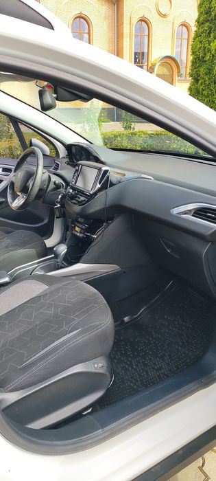 Кросовер  Peugeot-2008 2017 автомат,пробіг69т.км. АТ(110к.с)