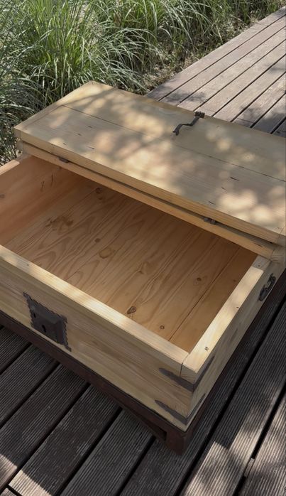 Stolik kawowy / skrzynia ,drewno sosnowe