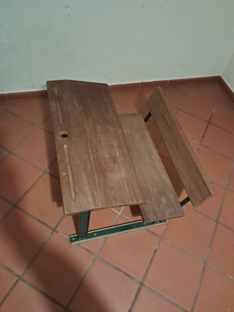 Secretária de escola primária