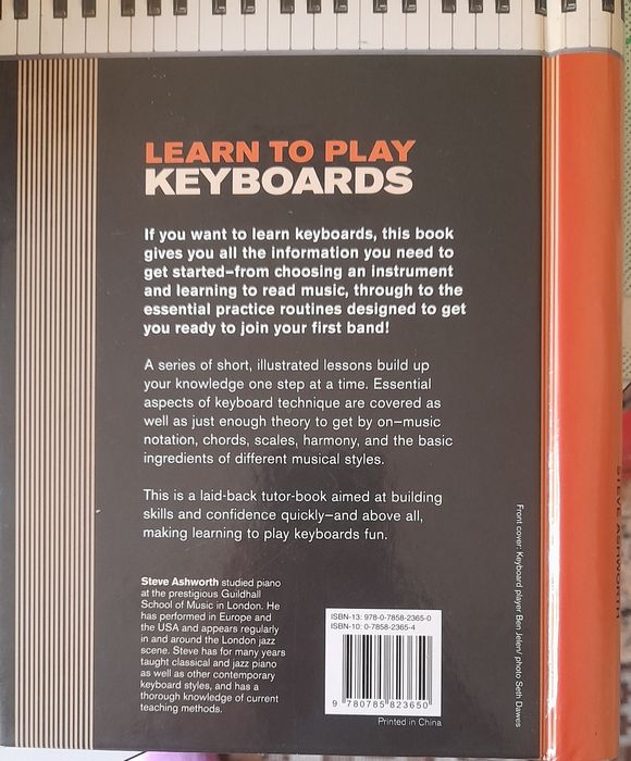 Livro Learn to play keiboards com cd / Bom estado