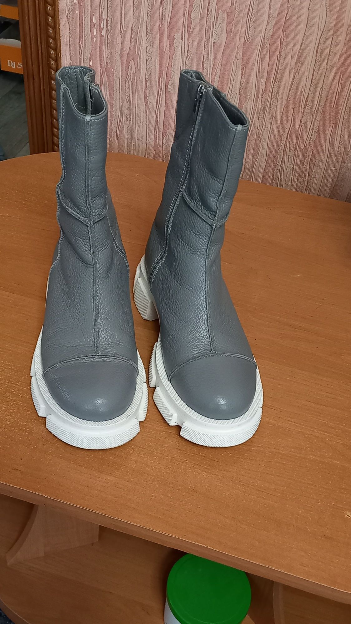 Продам жіночі сапожки