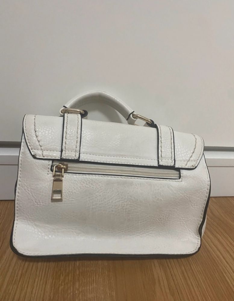 Bolsa de senhora branca
