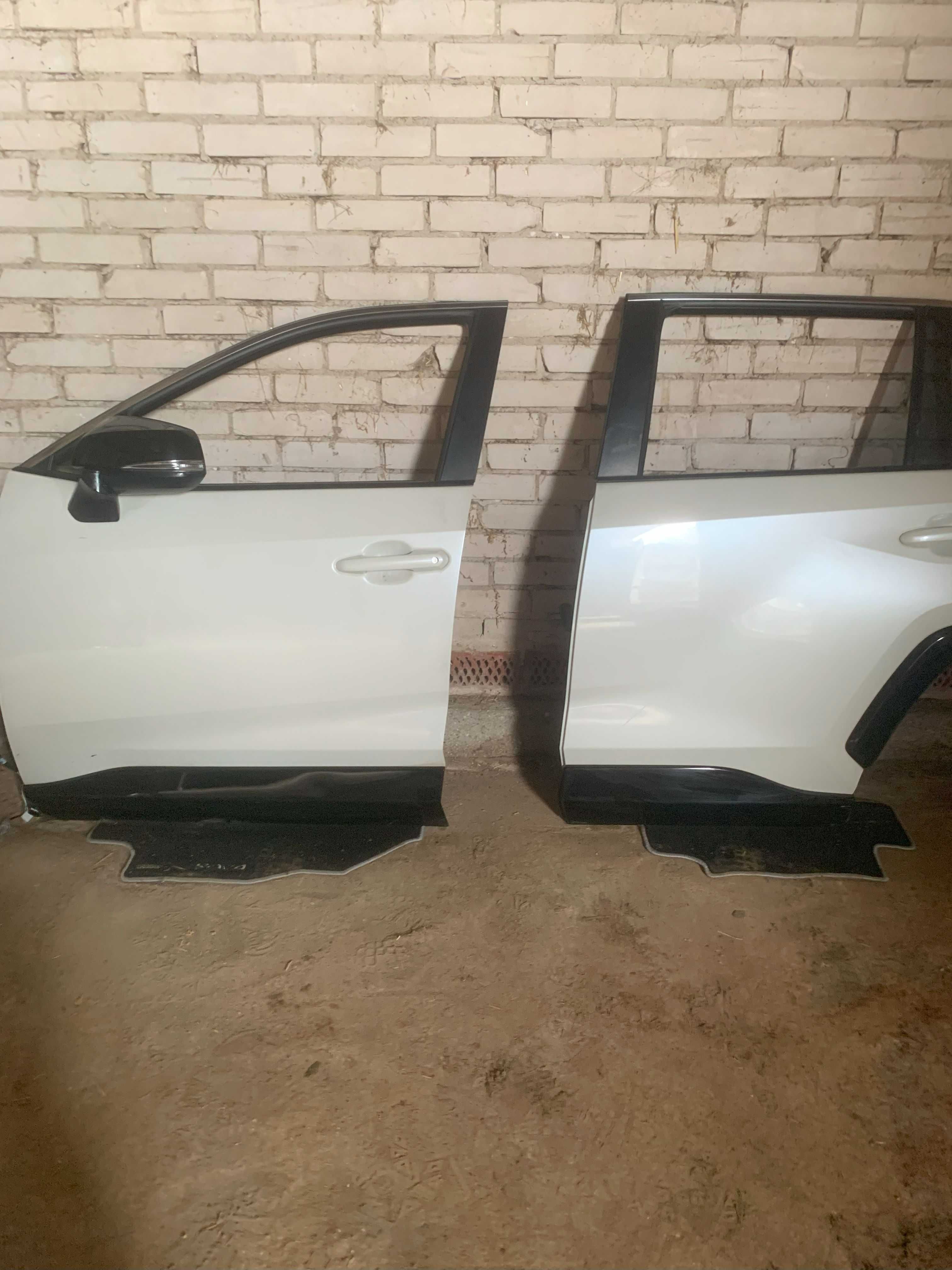 Komplet drzwi przednie i tylne lewe do TOYOTY RAV4