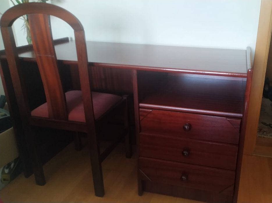 Secretária e cadeira madeira maciça