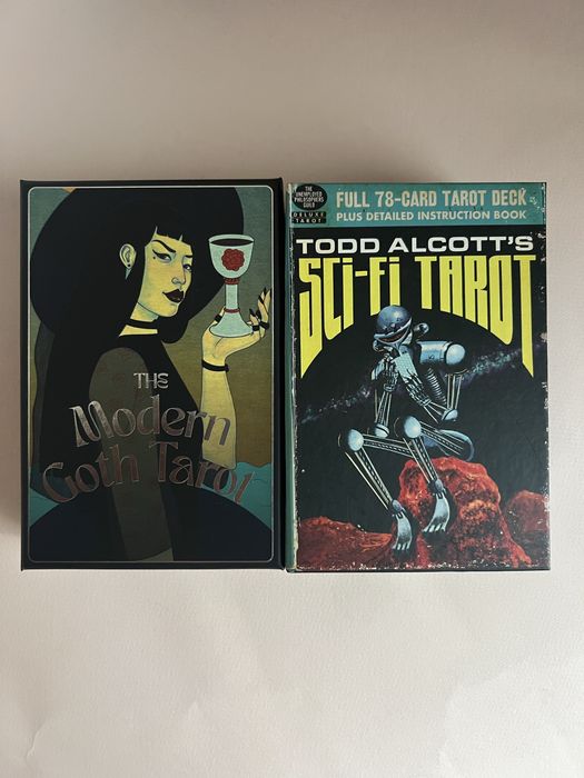 Розпродаж колод таро